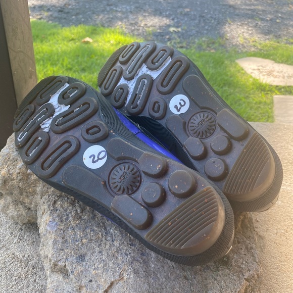 Women’s UGG Moccasins - Size 7 - Picture 6 of 7